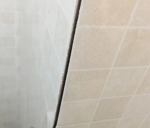 固阳瓷砖空鼓维修公司分享阳台瓷砖脱落的修复过程可以分为以下几个步骤